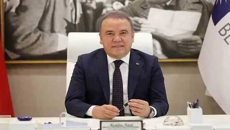 Muhittin Böcek hastaneye kaldırıldı