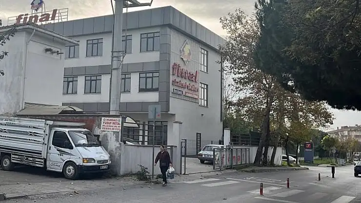 Özel lisede gıda zehirlenmesi alarmı: 14 öğrenci hastaneye kaldırıldı