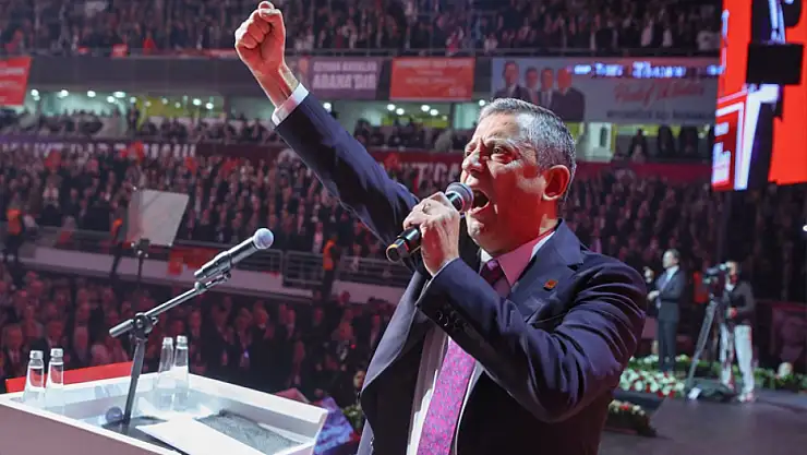 Özgür Özel, CHP'nin 39. Olağan Kurultayı'nda yeniden genel başkan seçildi