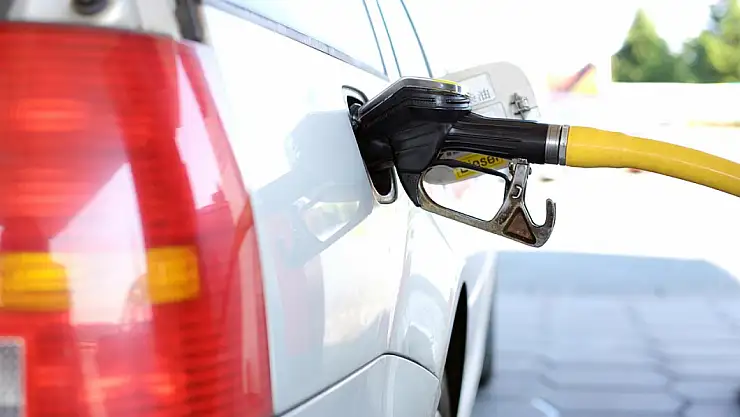Petrol fiyatlarında tarihi düşüş! Akaryakıt fiyatlarına yansıyacak mı?