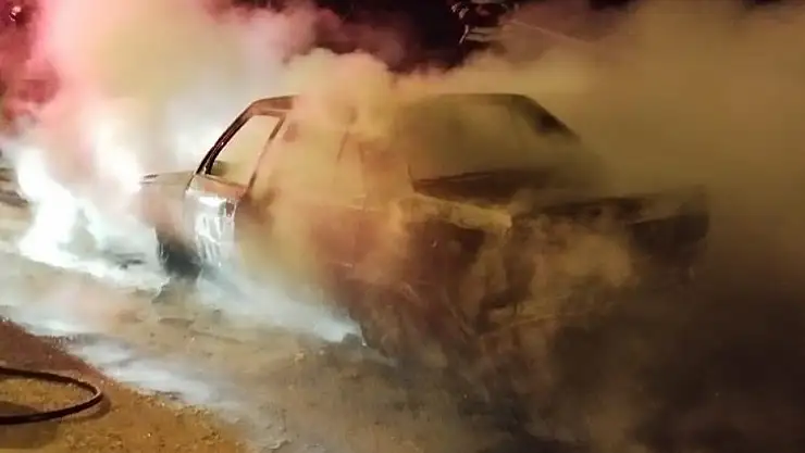 Seyir halindeki otomobil patladı: Sürücü hayatını kaybetti