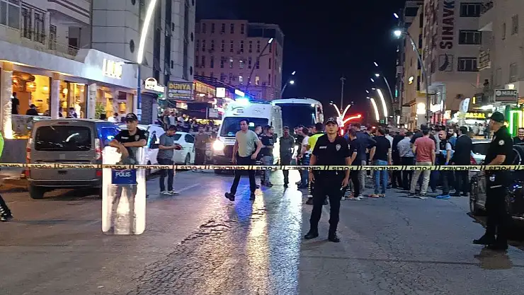 Silahlı kavgaya müdahale eden polis yaralandı
