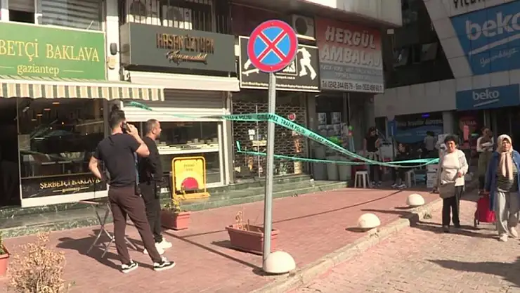 Sprey boya ile kamerayı kapatan hırsızlar kuyumcudan 5 kilo altın çaldı