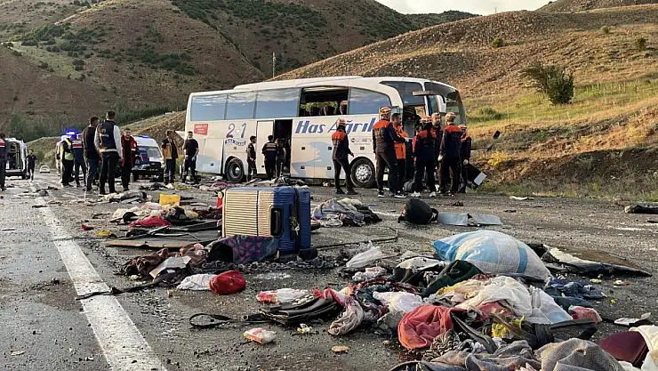 Yolcu otobüsü kazası: 4 Kişi hayatını kaybetti, 33 yaralı