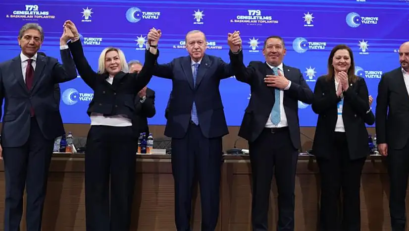 4 Belediye başkanı AK Parti'ye katıldı
