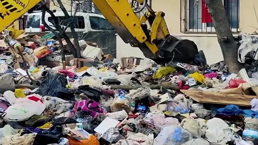 Bİr evden 30 ton çöp çıkarıldı
