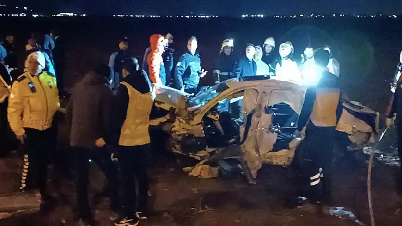 Çarpışan iki araç şarampole uçtu, 3 Kişi hayatını kaybetti