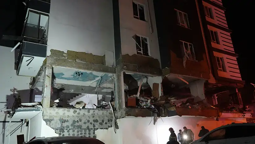 Doğalgaz patlamasında ortalık savaş alanına döndü: 16 yaralı