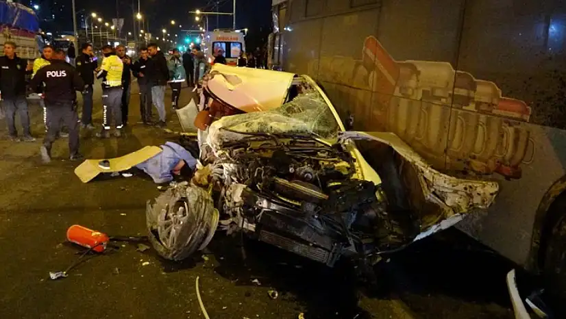 Feci kaza: 2 ölü, 3 yaralı