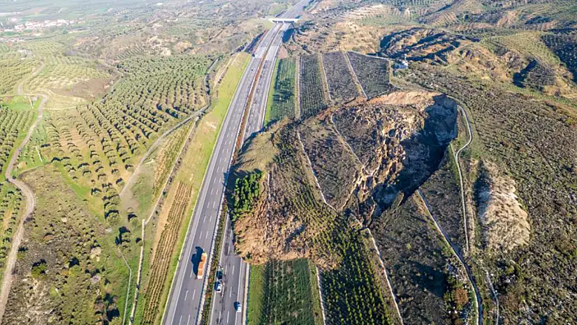 Heyelan korkuttu, İzmir - İstanbul otoyolu tek şeride indi