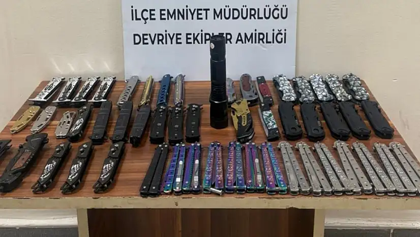İki çocuğun üzerinde 52 kesici alet ele geçirildi
