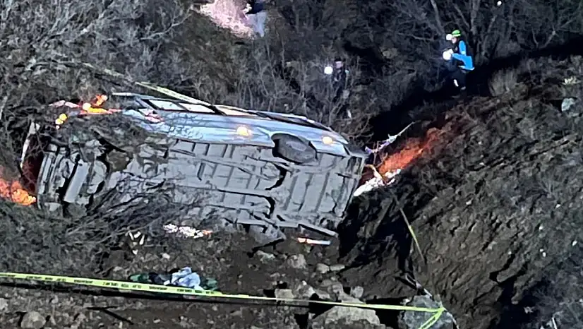 İşçi servisi devrildi: 2 ölü 10 yaralı