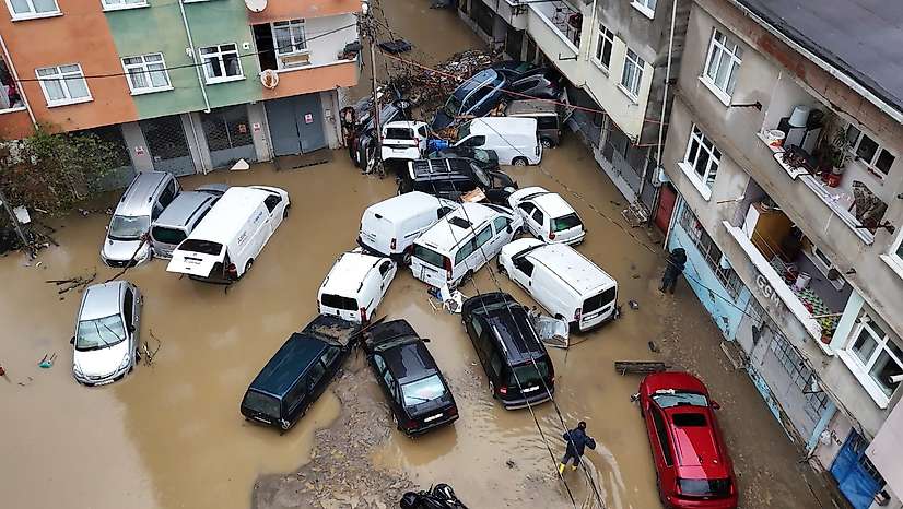 İstanbul'u sel vurdu