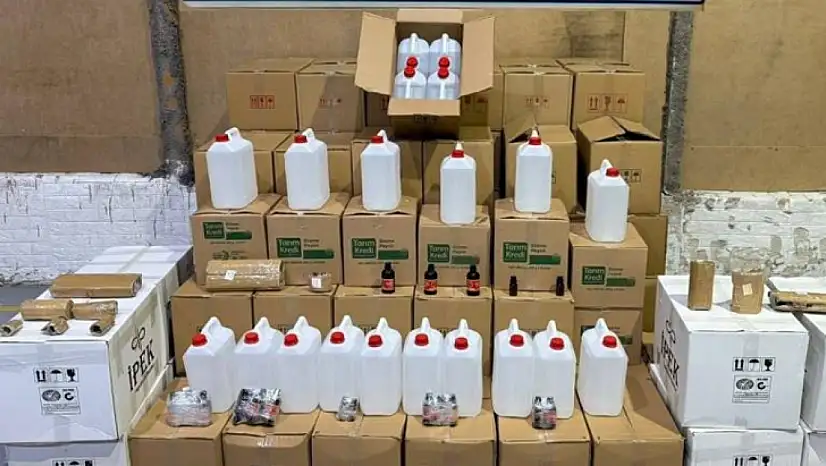 Kaçak içki baskınında binlerce litre etil alkol yakalandı