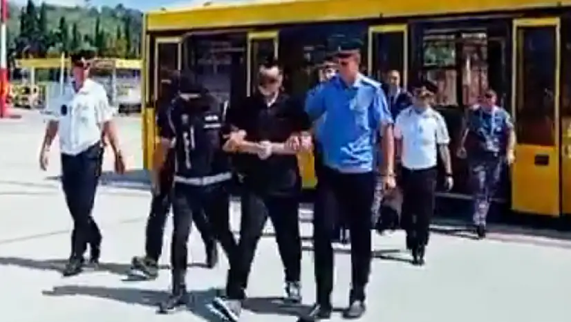 Kırmızı bültenle aranan 3 suçlu Rusya'dan Türkiye'ye getirildi