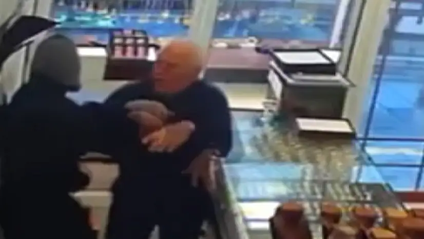 Kuyumcu soygunu: Silahlı şüpheliler 1,5 Kilo altınla kaçtı