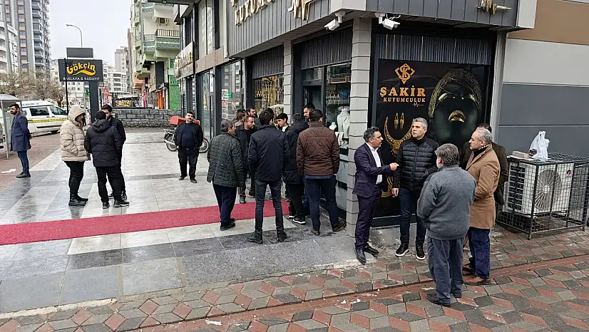 Kuyumcuyu soyan hırsızlar polisi vurarak yaraladı