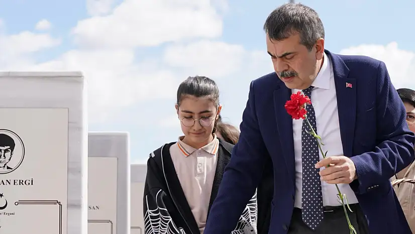 Milli Eğitim Bakanı Tekin, Şehit Öğretmenler Abidesi'ni ziyaret etti