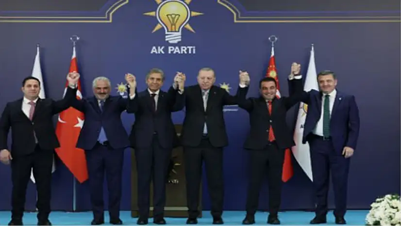 Muhalefetten 7 belediye başkanı AK Parti'ye katıldı