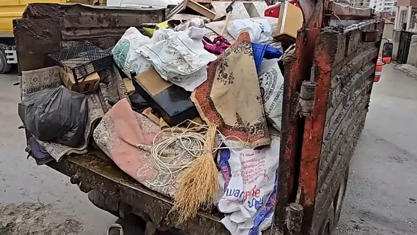 Müstakil evde 10 ton çöp çıktı
