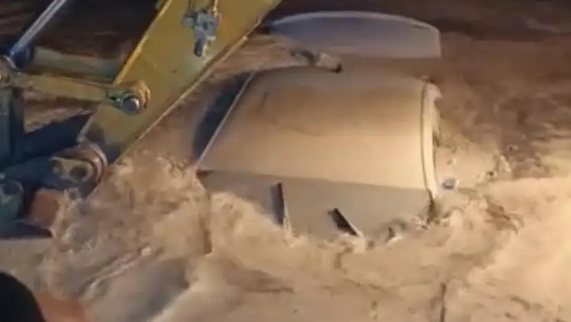 Sele kapılan araçtaki 2 kişi hayatını kaybetti