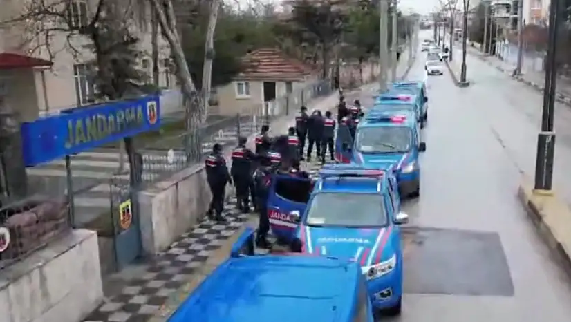 Suç örgütlerine 15 ilde operasyon: 140 gözaltı