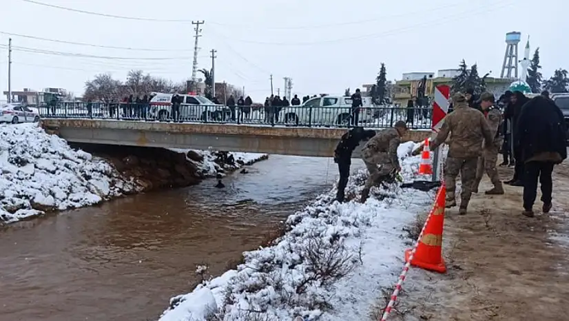 Sulama kanalına düşen otomobilde 4 kişi kayıp