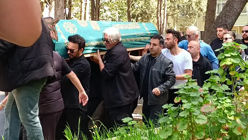 Tarkan'dan annesine son veda: Gözyaşlarıyla uğurladı