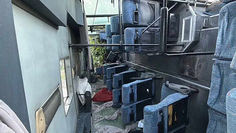 Tırla çarpışan işçi servisi devrildi: 13 yaralı