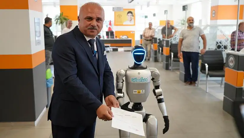 Türkiye'de bir ilk: Robot Festman'a fahri kimlik verildi