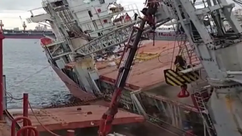 Tuzla'da bakıma alınan gemi yan yattı: 1 işçi hayatını kaybetti