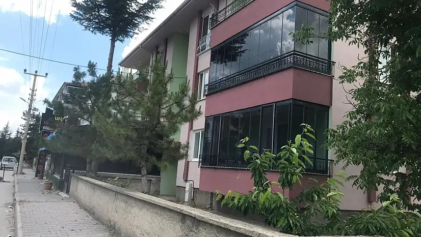 Yalnız yaşayan yaşlı kadın evinde bıçaklanarak öldürüldü