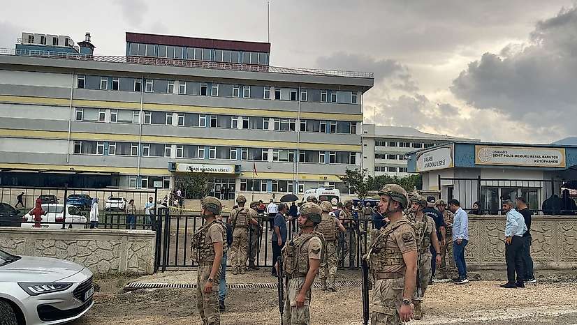 Yeğeni tarafından okulda vurulan öğretmen hayatını kaybetti