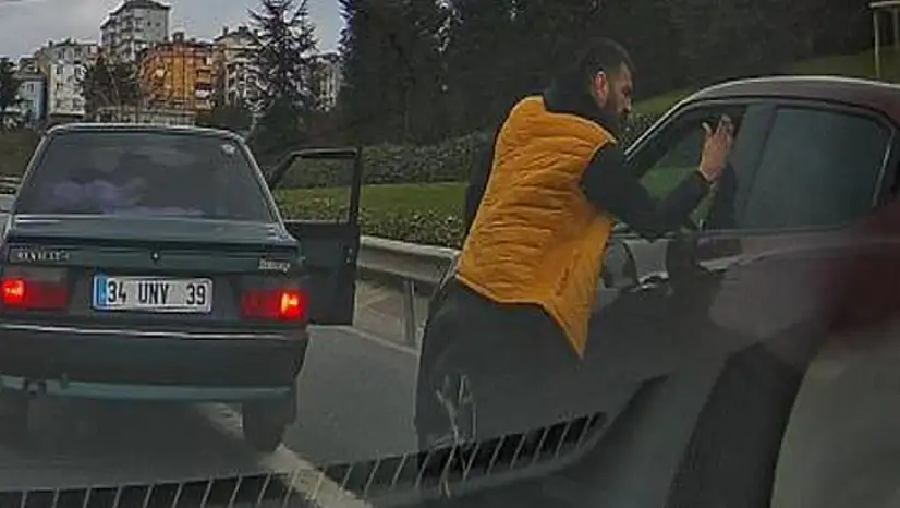 Yol verme tartışması şiddete dönüştü: Sürücüye tokatlı saldırı