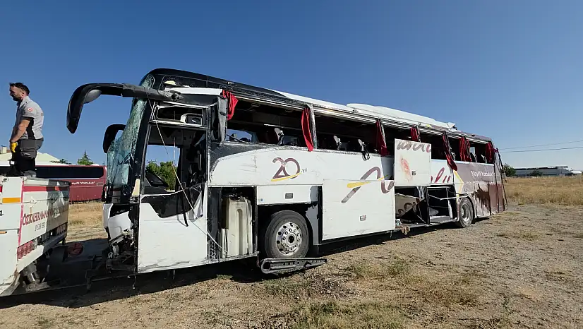 Yolcu otobüsü devrildi: 31 yaralı