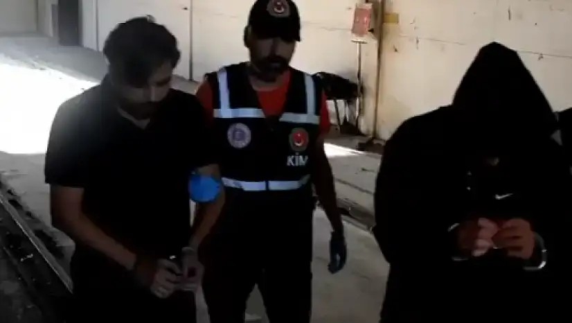 Yurt dışı çıkış yasağı bulunan YoutTuber Arif Kocabıyık, tır dorsesinin altında yakalandı