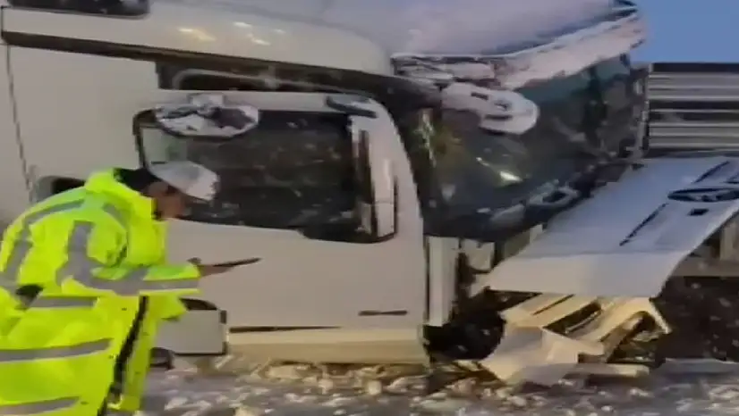 Zincirleme trafik kazası: 1 ölü, 5 yaralı