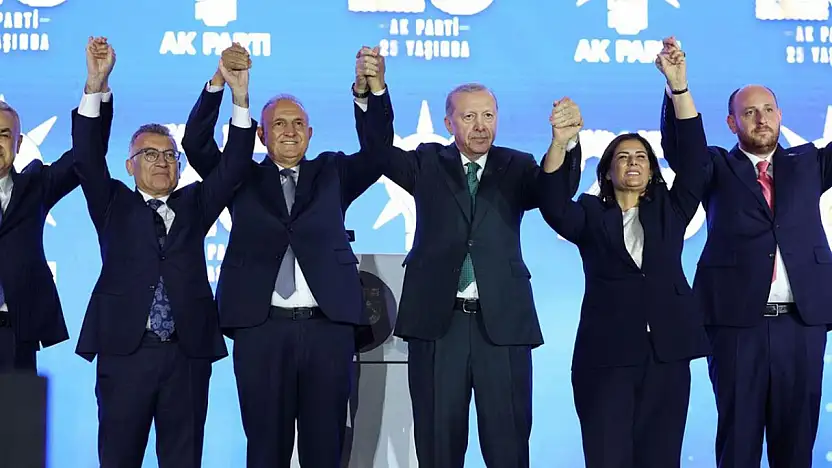 3 milletvekili 7 belediye başkanı AK Parti'ye katıldı