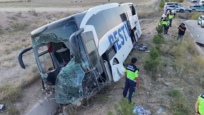 Aksaray'da yolcu otobüsü şarampole devrildi: 44 yaralı