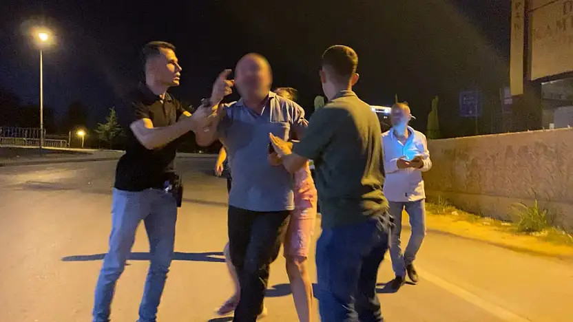 Alkollü yakalanıp ceza yiyen sürücü gazeteciye mermer taşı fırlattı
