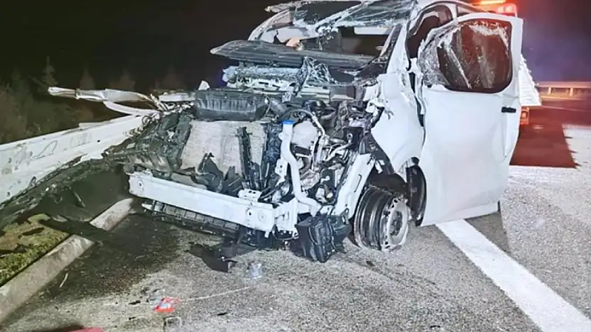 Altın sevkiyatı yapan araç takla attı: 8 kilo altın kayıp