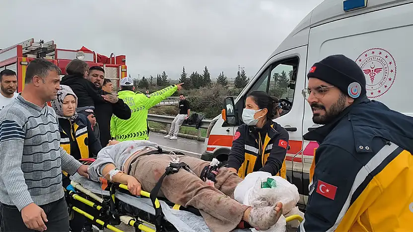 Antalya'da yolcu otobüsü devrildi: 8 ölü 26 yaralı