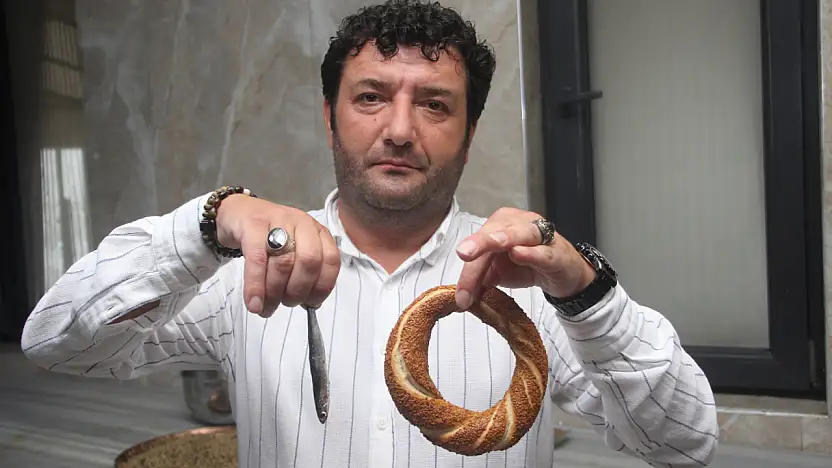 Balık ekmekten ilham aldı, hamsili simit yaptı