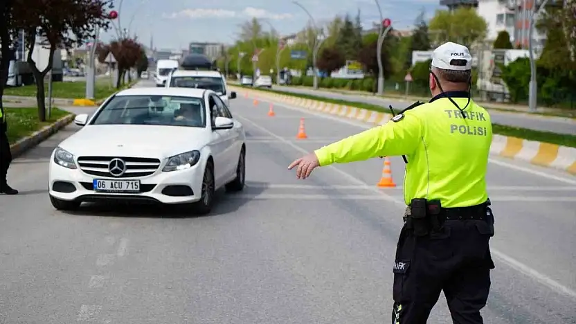 Bir haftada 2,8 milyon araç denetlendi
