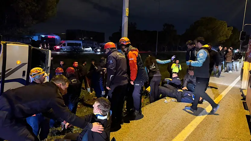 Ceza infaz kurumuna ait servis aracı devrildi: 16 yaralı