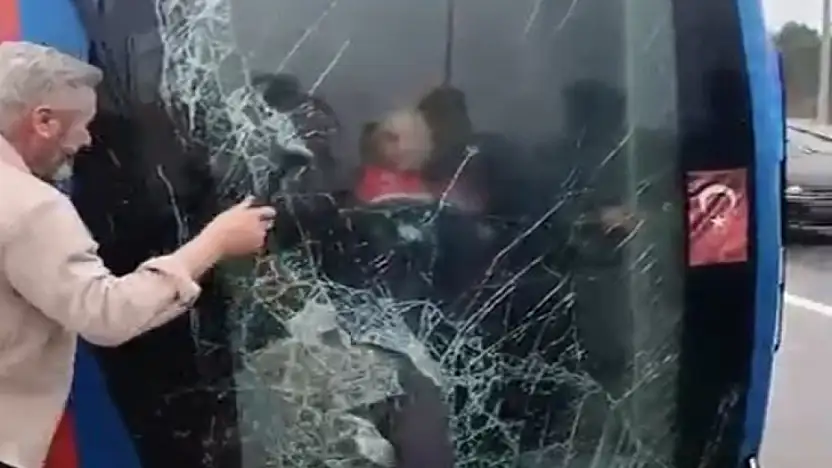 Cezaevi nakil aracı devrildi: 19 Yaralı