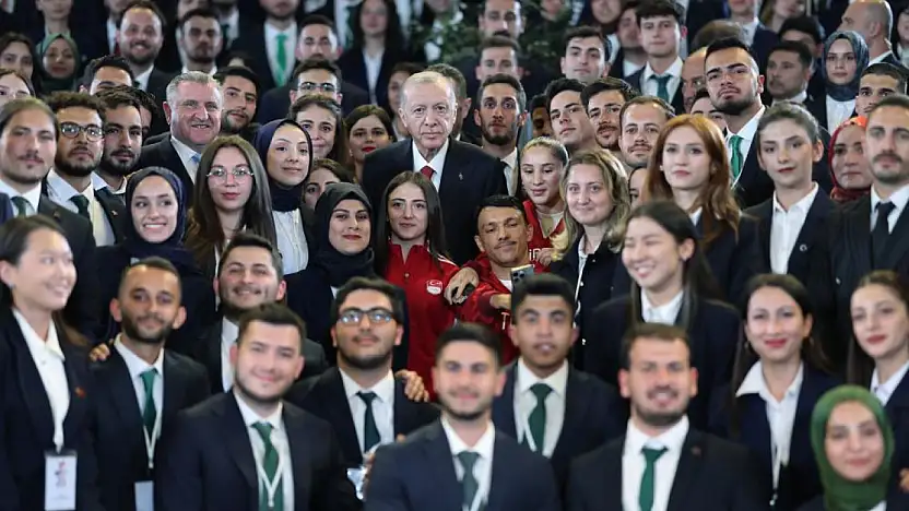 Cumhurbaşkanı Erdoğan'dan yeni anayasa mesajı: 20 sene öncesinin anayasasıyla gidemeyiz
