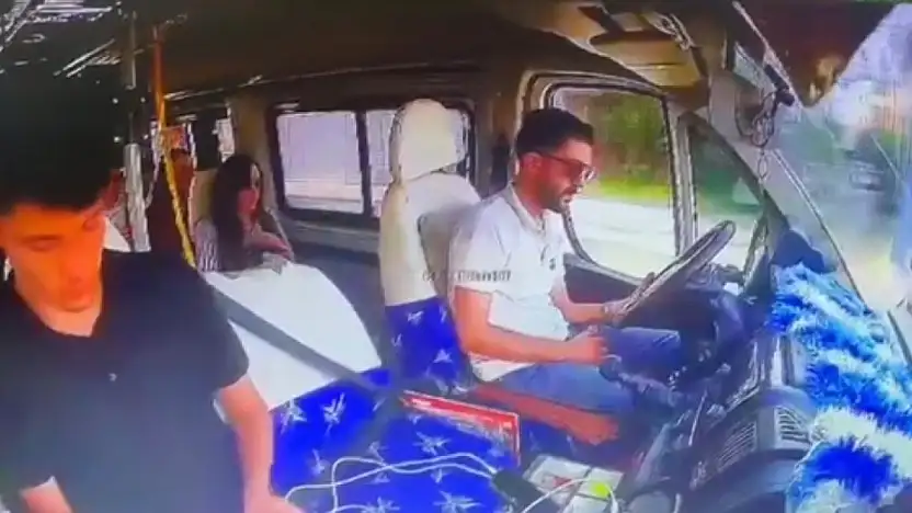 Direksiyon başında uyuyan minibüs sürücüsü duvara çarptı: 7 yaralı