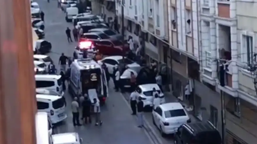 Esenyurt'ta evinden çıkan adamı kurşun yağmuruna tuttular