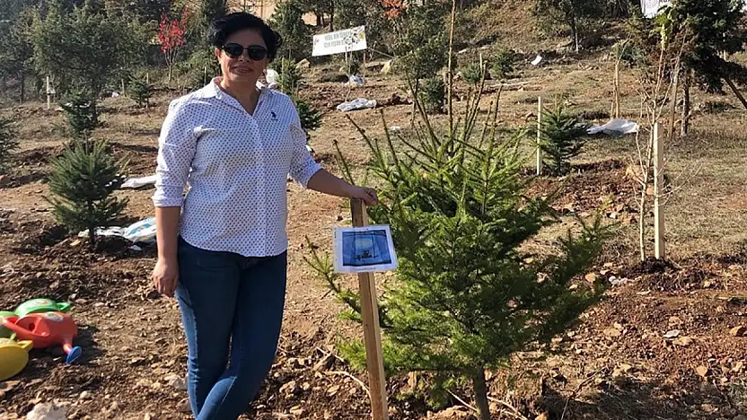 Evlat acısına yüreği dayanamadı: Oğlunun mezarı başında kalbine yenik düştü